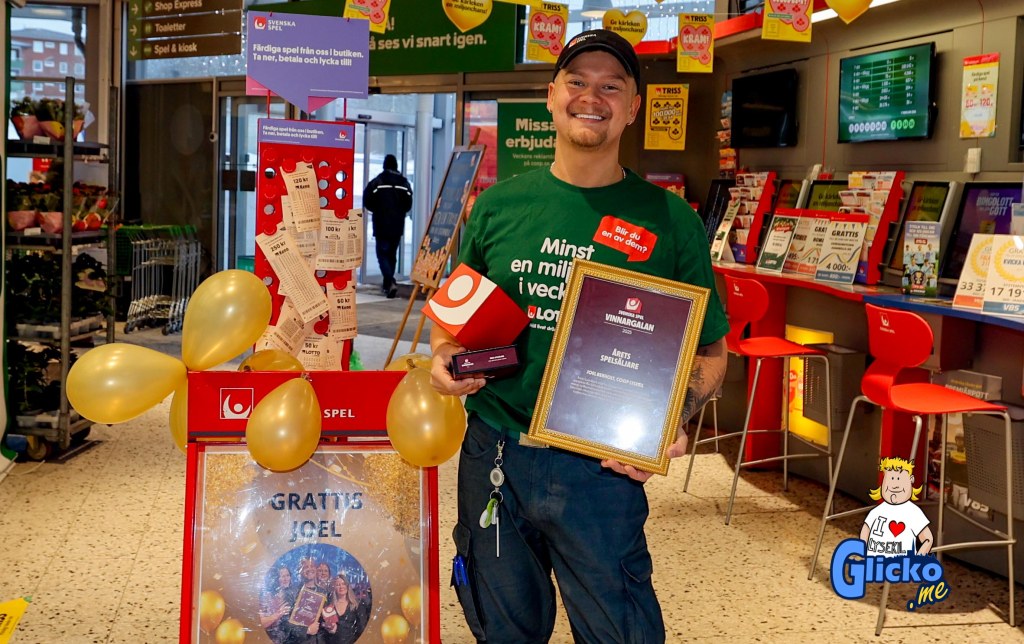 Joel Berholt firades av arbetskamraterna på Stora Coop i&nbsp;Lysekil