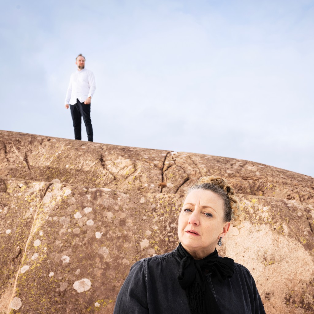 En musikalisk monolog om Calla Curman om granit, hav och modet att försvara&nbsp;skönheten