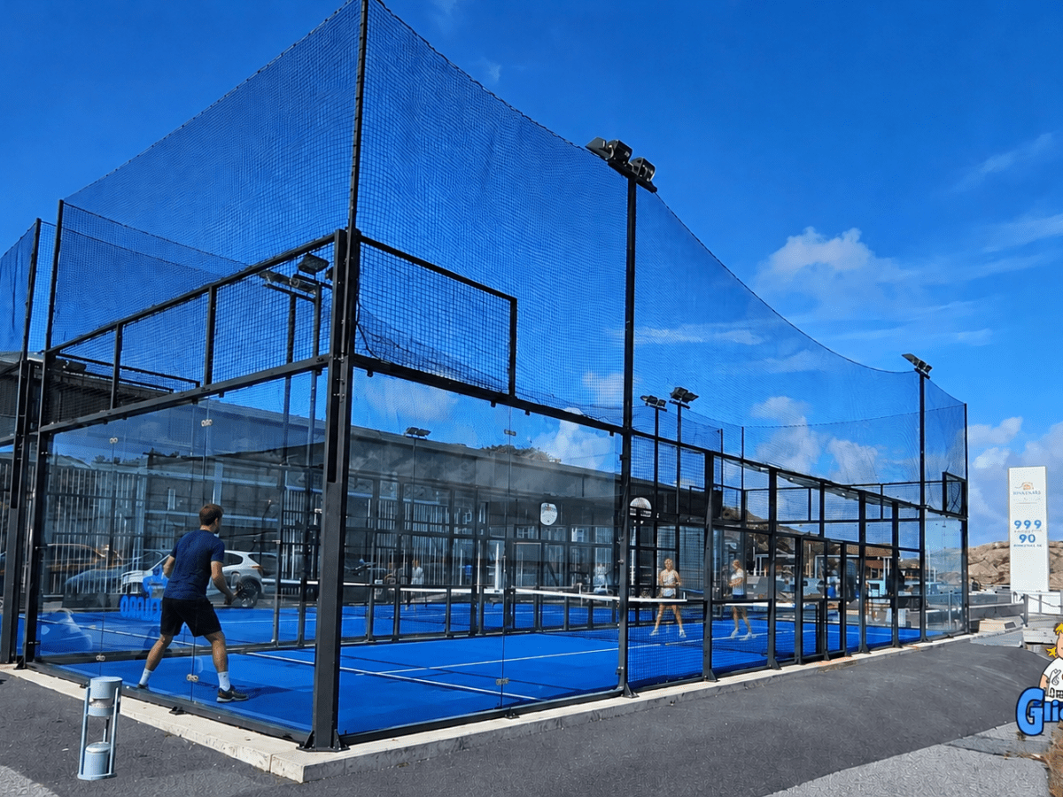 Spela, träna och tävla på padelbanorna hos Arena Rinkenäs i&nbsp;sommar!