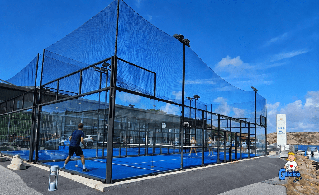 Spela, träna och tävla på padelbanorna hos Arena Rinkenäs i&nbsp;sommar!
